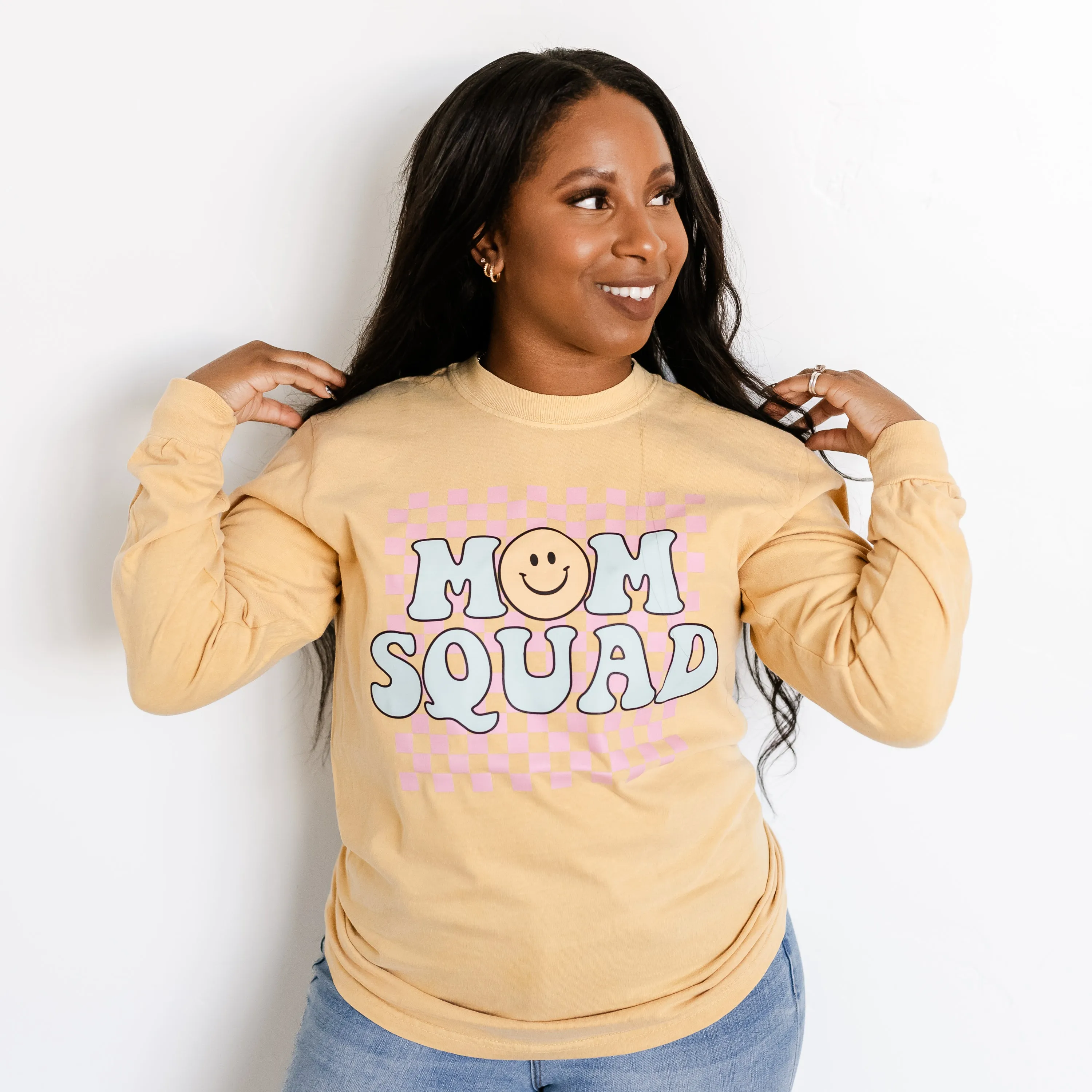 THE RETRO EDIT - Mom Squad - LONG SLEEVE COMFORT COLORS TEE